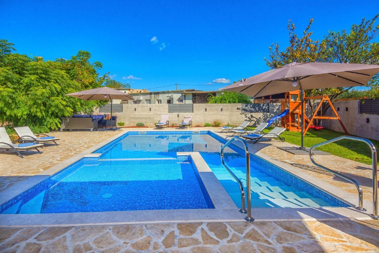 Holiday Home Tower With Private Pool, Sauna And Quads Smilcic 외부 사진