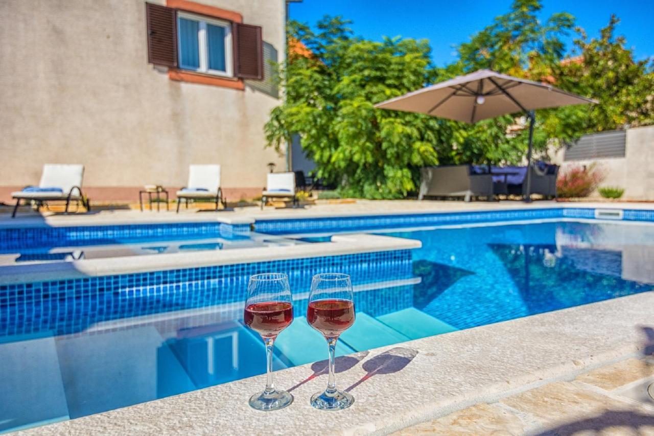 Holiday Home Tower With Private Pool, Sauna And Quads Smilcic 외부 사진