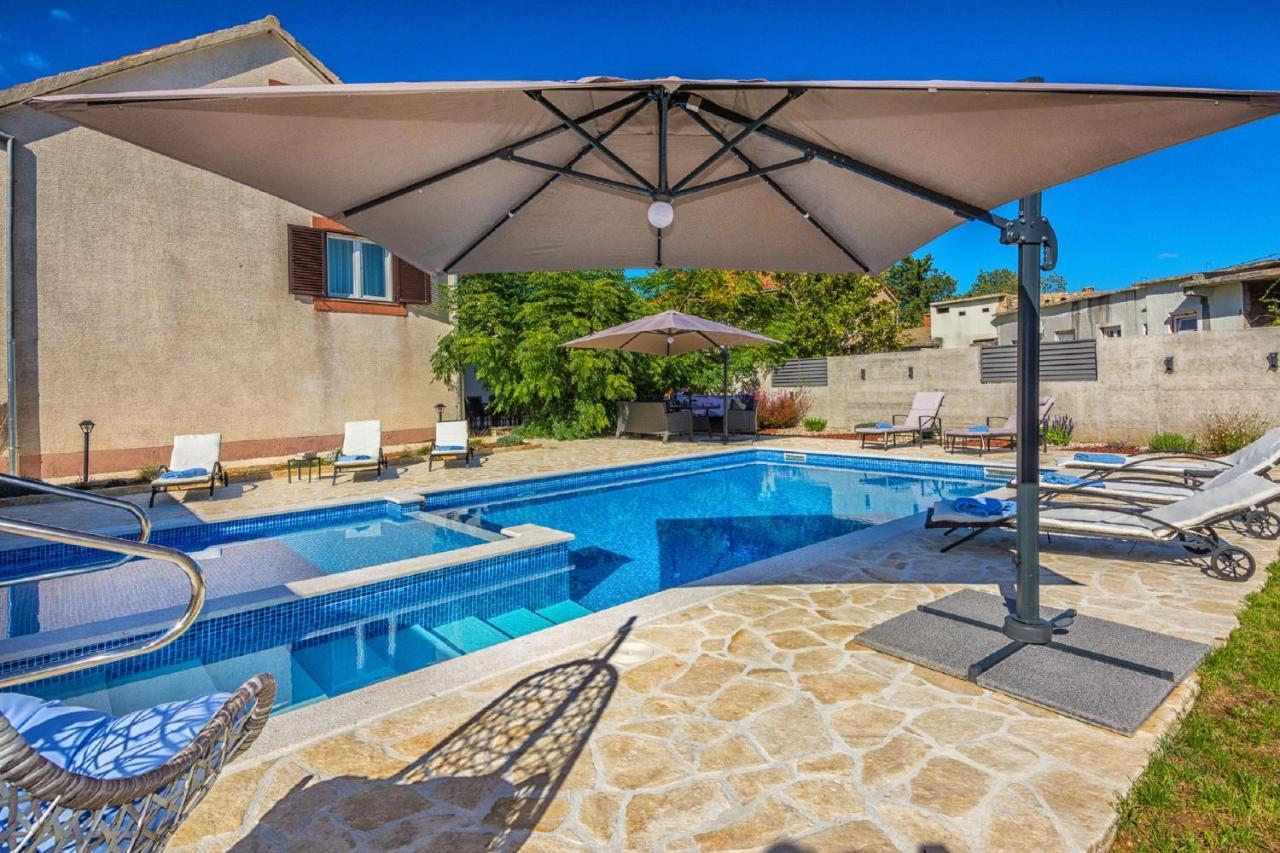 Holiday Home Tower With Private Pool, Sauna And Quads Smilcic 외부 사진