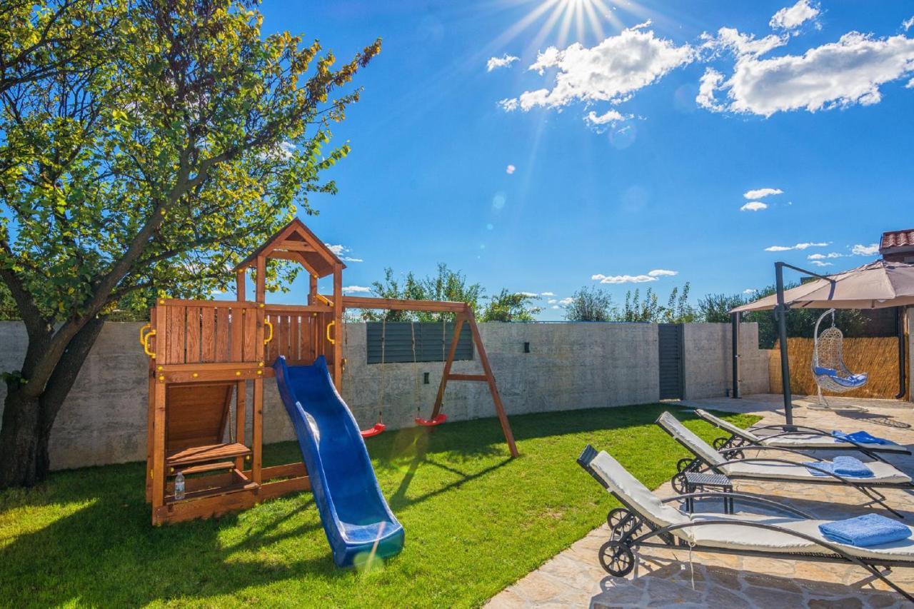 Holiday Home Tower With Private Pool, Sauna And Quads Smilcic 외부 사진