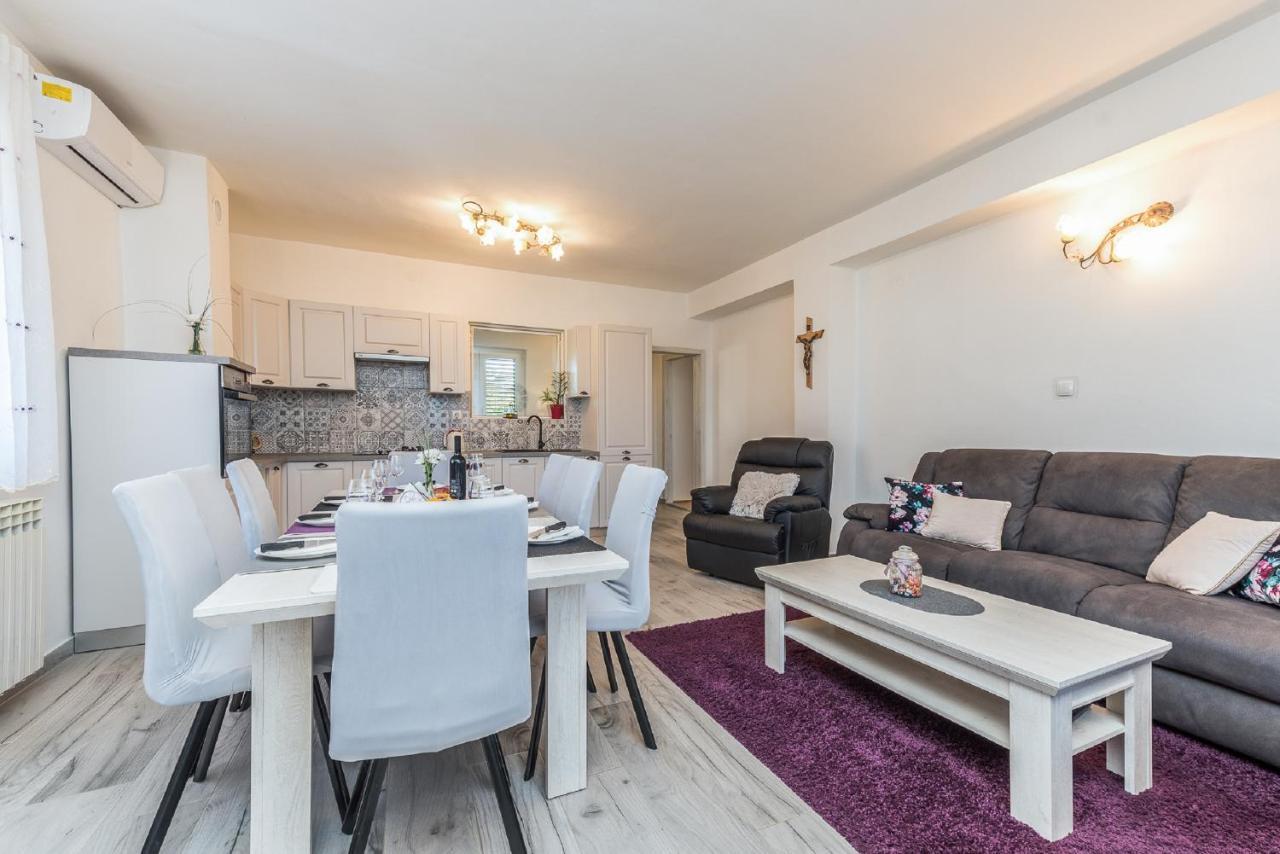 Holiday Home Tower With Private Pool, Sauna And Quads Smilcic 외부 사진